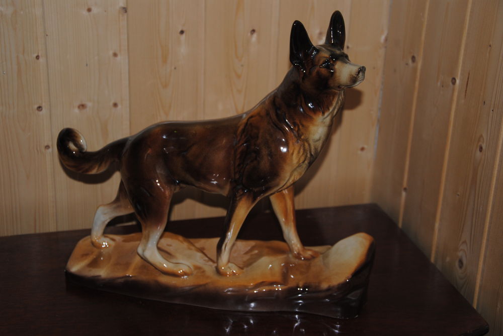 Chien c&eacute;ramique Barbotine vintage Décoration