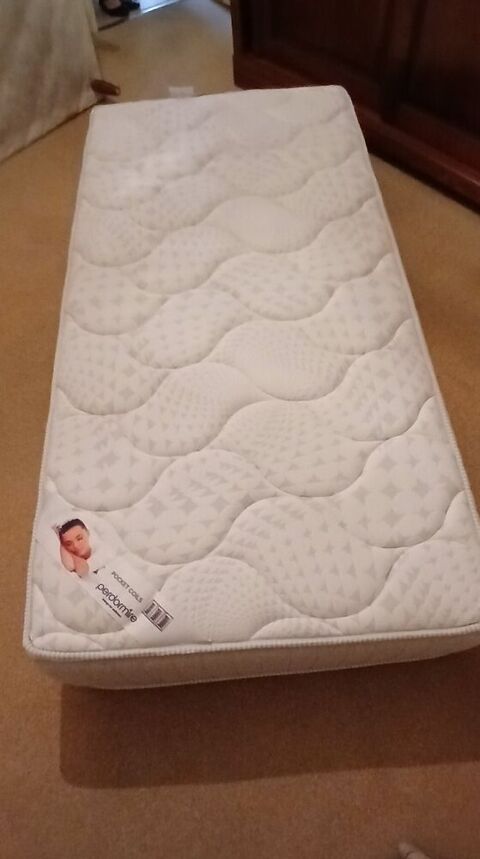 Matelas en 90 x 190 de marque EPEDA à Mémoire de forme Pont-Évêque (38)