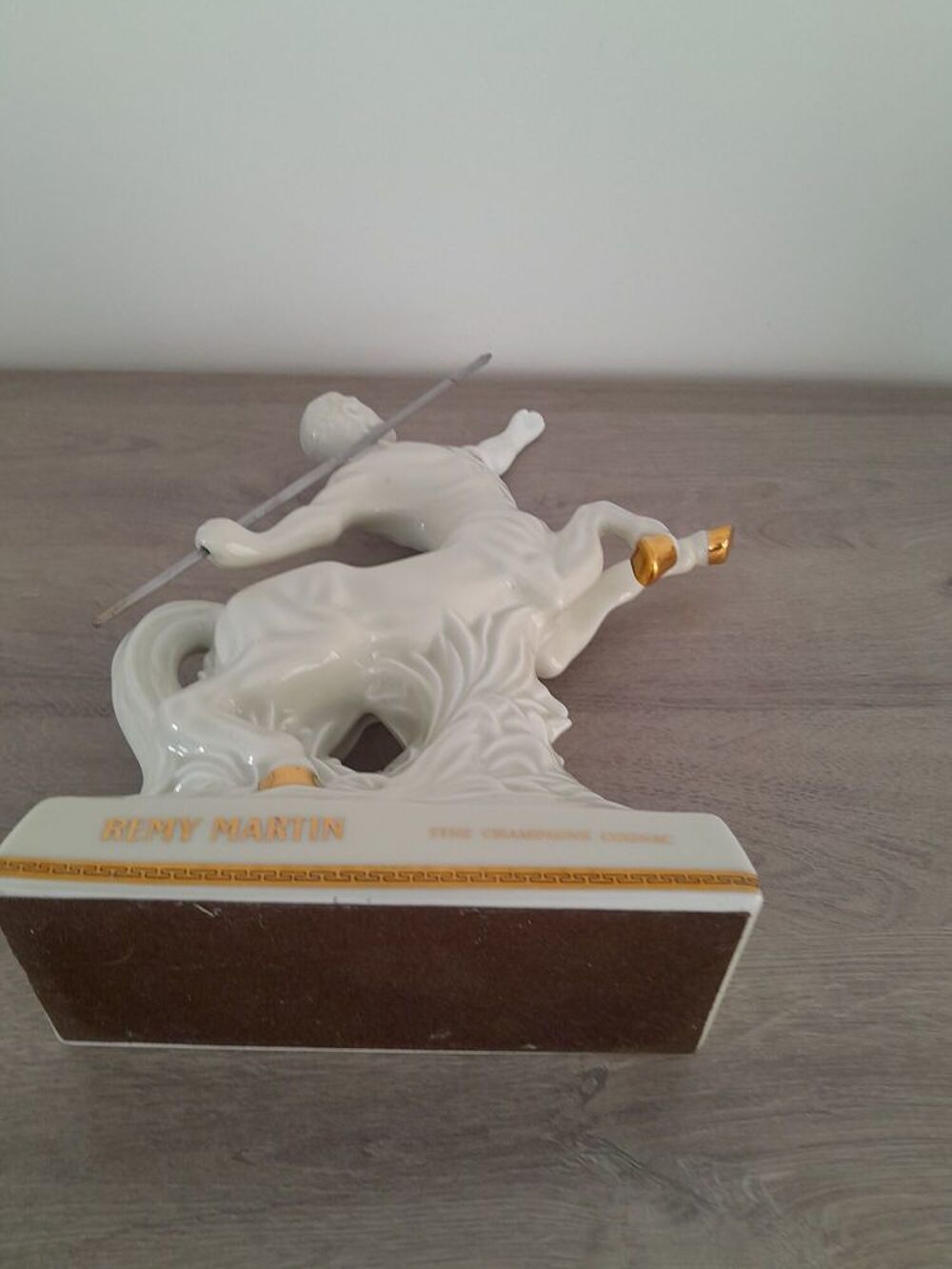 CENTAURE VIDE REMY MARTIN EN PORCELAINE T 0627473514
Décoration