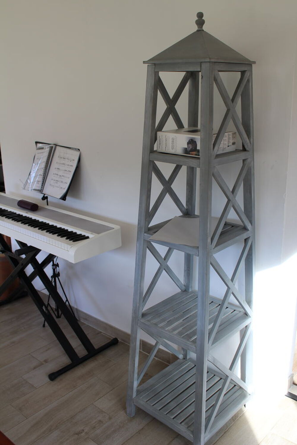 Belle etagere pyramidale bois veritable lub&eacute;ron Meubles