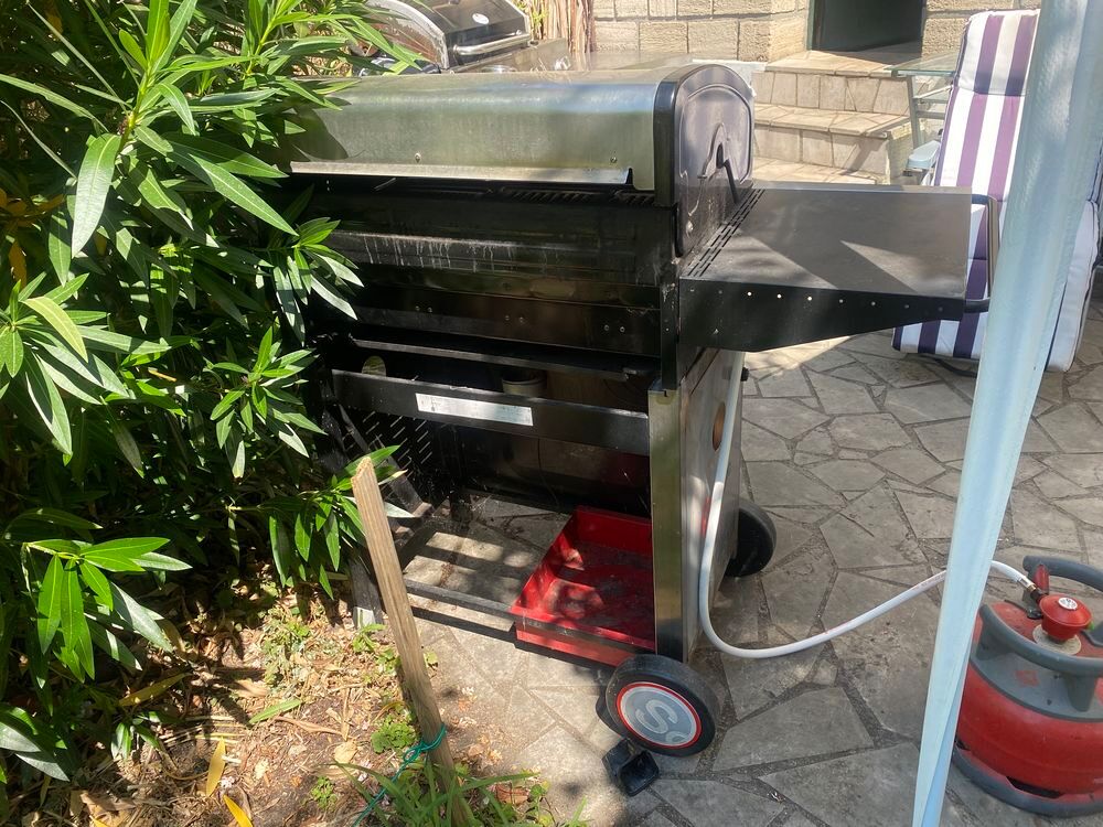  Barbecue gaz 4 feux, thermom&egrave;tre bouteille marque Somagic Jardin