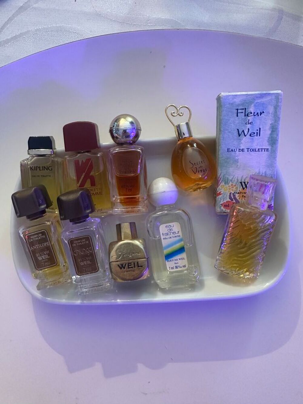 Lot de 100 miniatures de parfum de grandes marques 