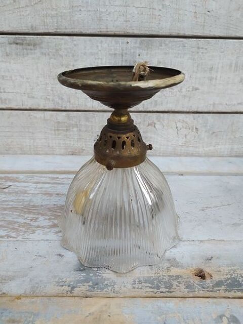 Ancienne Lampe Suspension Verre Holophane 
110 Loches (37)