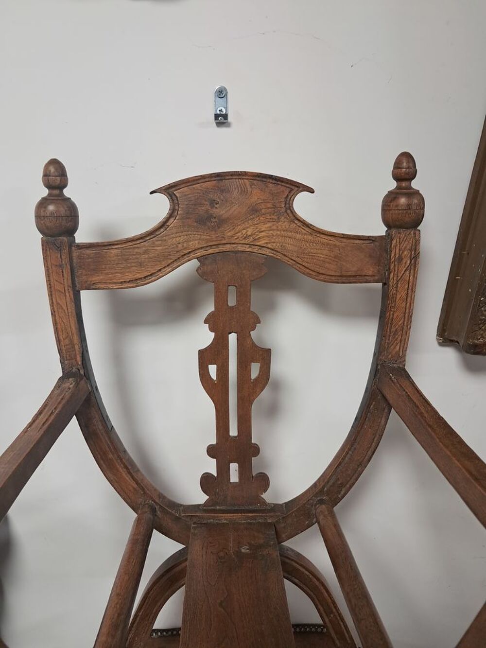 Fauteuil ancien Dagobert, mod&egrave;le rare Meubles