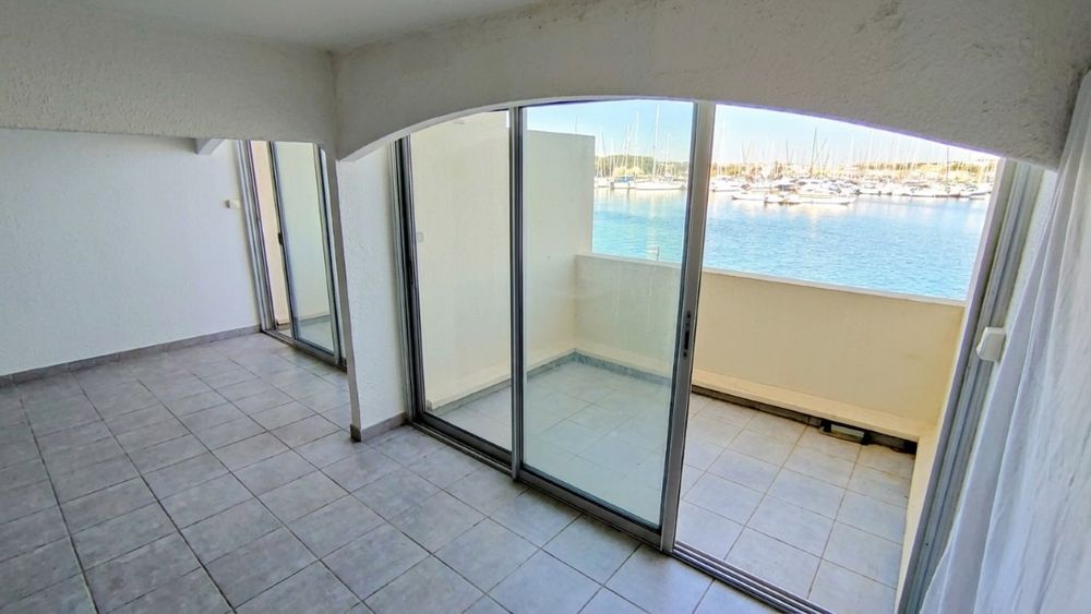 Vente Appartement LE CAP D'AGDE : Situé sur l'île des pêcheurs: GARAGE + APPARTEMENT: 1 ère ligne vue sur la sortie du port. Le cap d agde