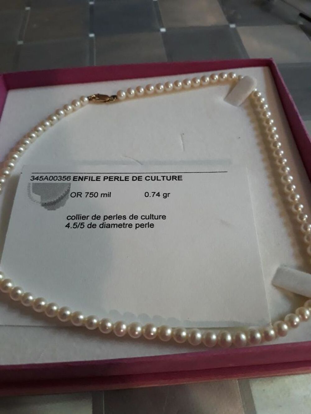 collier en perle veritable avec fermoir en or Bijoux et montres