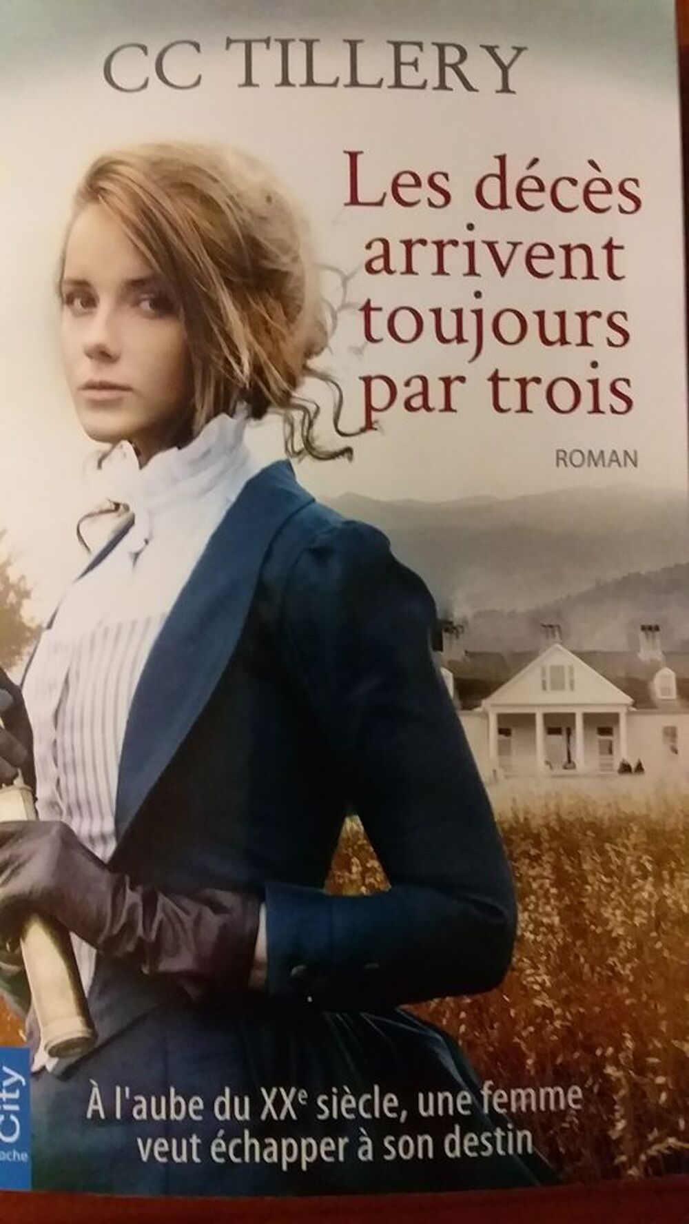 Les d&eacute;c&egrave;s arrivent toujours par trois Livres et BD