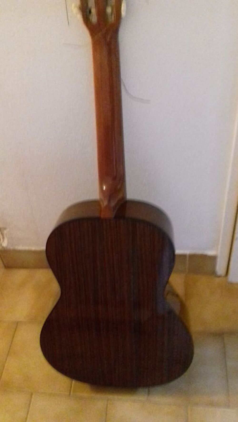 GUITARE SECHE Instruments de musique