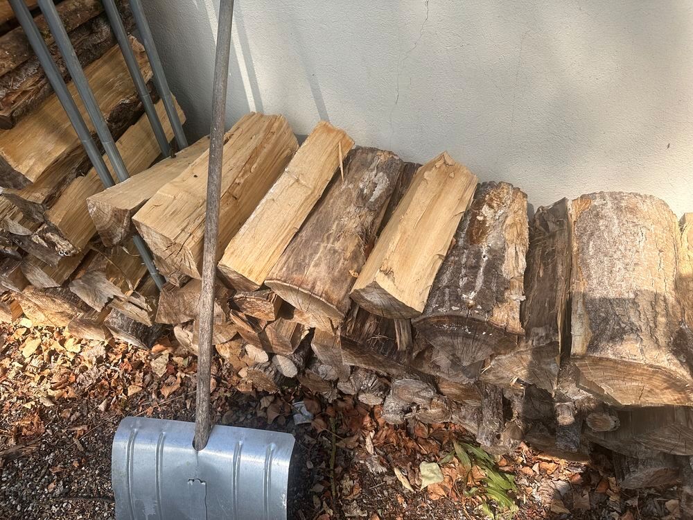 Bois tr&egrave;s sec pr&ecirc;t &agrave; br&ucirc;ler Bricolage