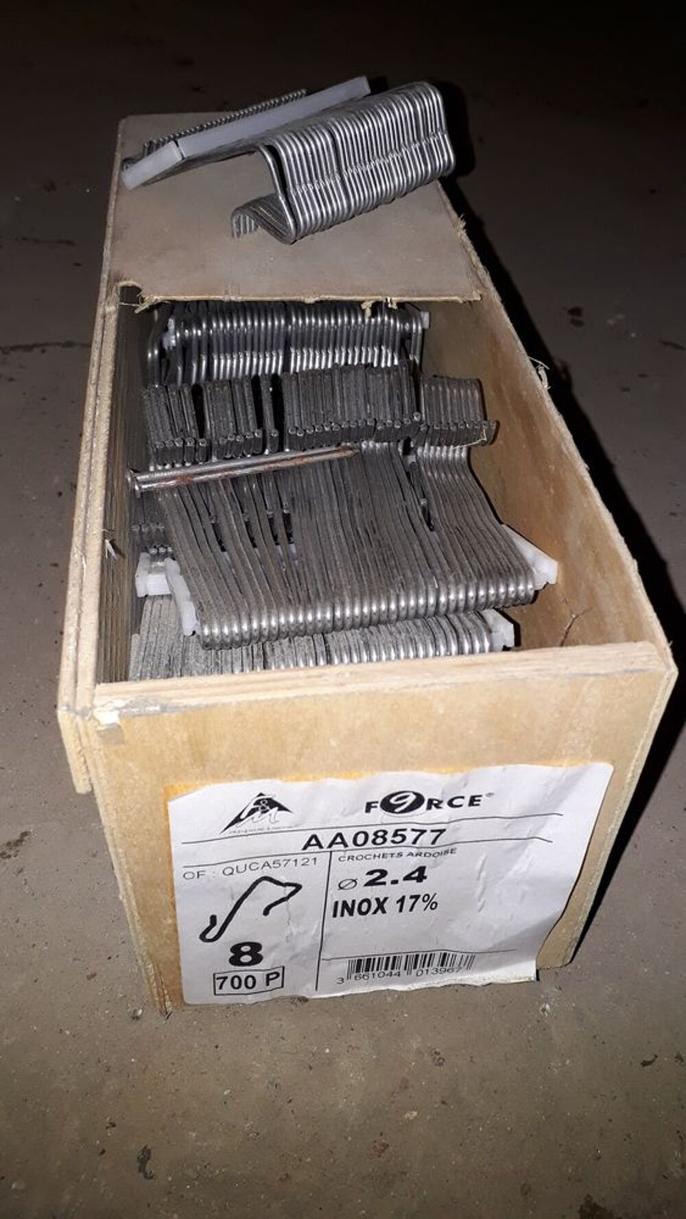 50 Crochets à Lamelles Neufs - 25 De Taille 4 Et 25 De Taille 6, Couleur Noire