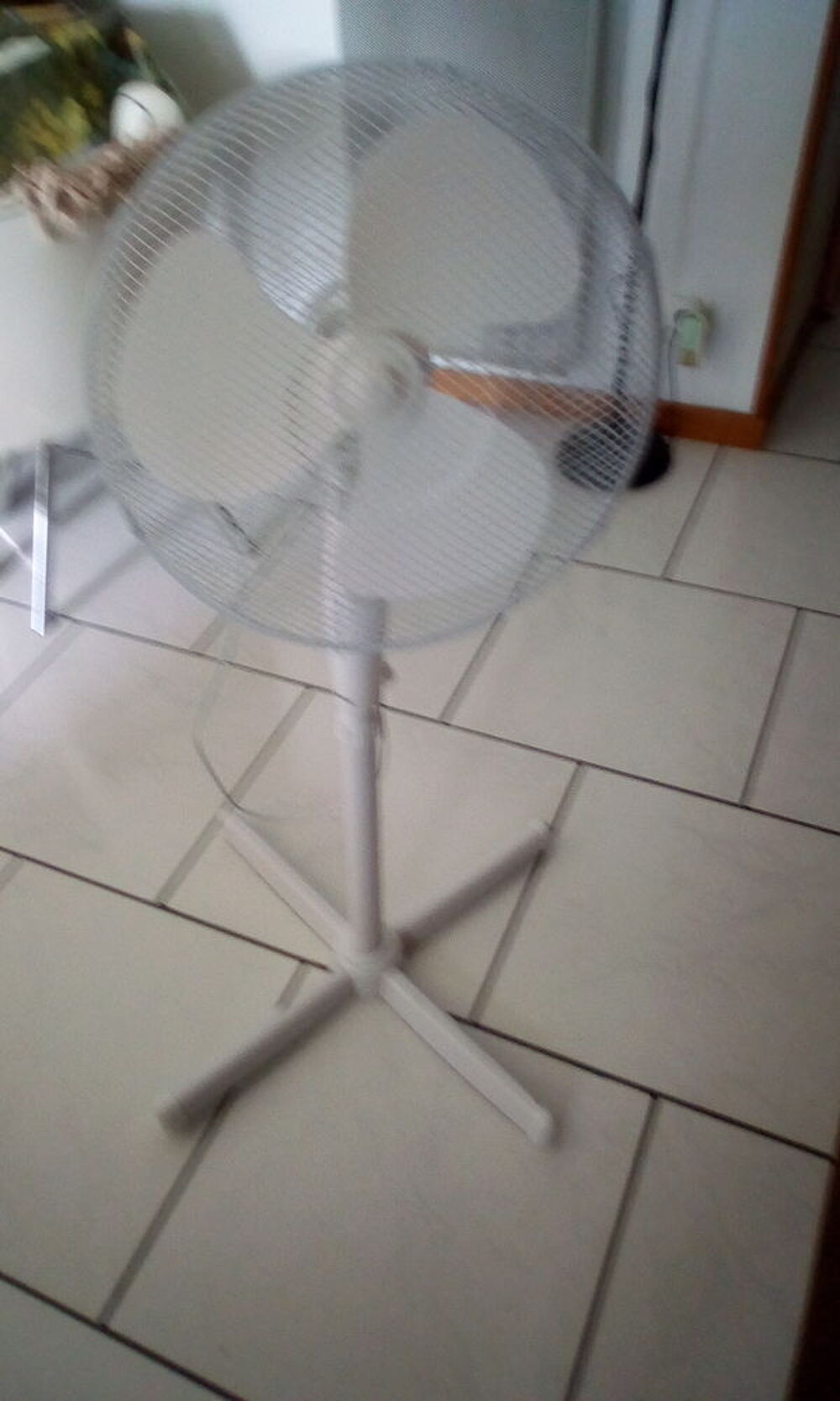 Ventilateur blanc Electroménager