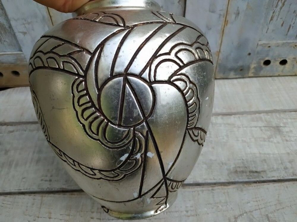 Vase en Porcelaine ou Verre Opaline Argent&eacute; Art D&eacute;co. Décoration