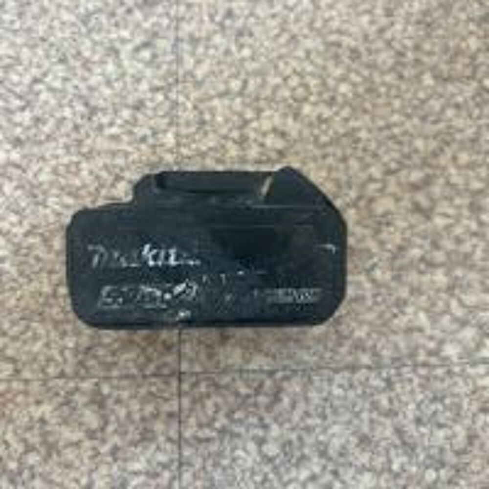   ma visseuse 18v avec deux batterie une 4.0AH et une 5.0AH avec une boite d'embout négociable jusqu'à 100€ max 