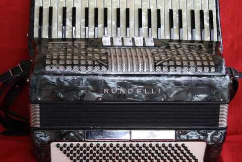 Accordéon RONDELLI - Lady. 800 Saint-Martin-de-Crau (13)