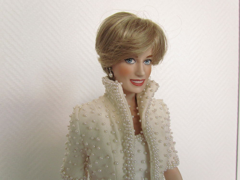 poup&eacute;e porcelaine diana Décoration