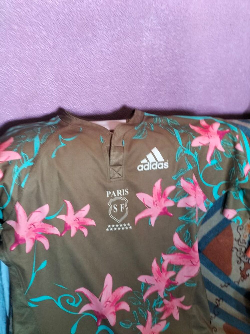 Tea shirt Adidas s&eacute;rie limit&eacute;e taille L tr&egrave;s bon &eacute;tat Vêtements