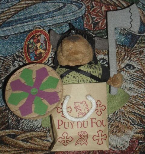 Peluche souvenir viking Puy du Fou. 18 Montreuil (93)