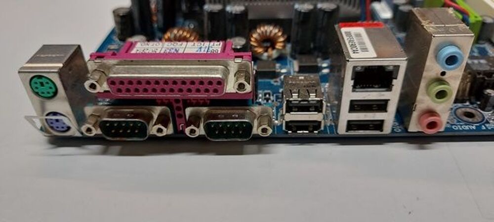 C. M&egrave;re GIGABYTE K8NSC-939 + AMD Athlon 3000+ &agrave; 1,8 G + M&eacute;m. Matériel informatique