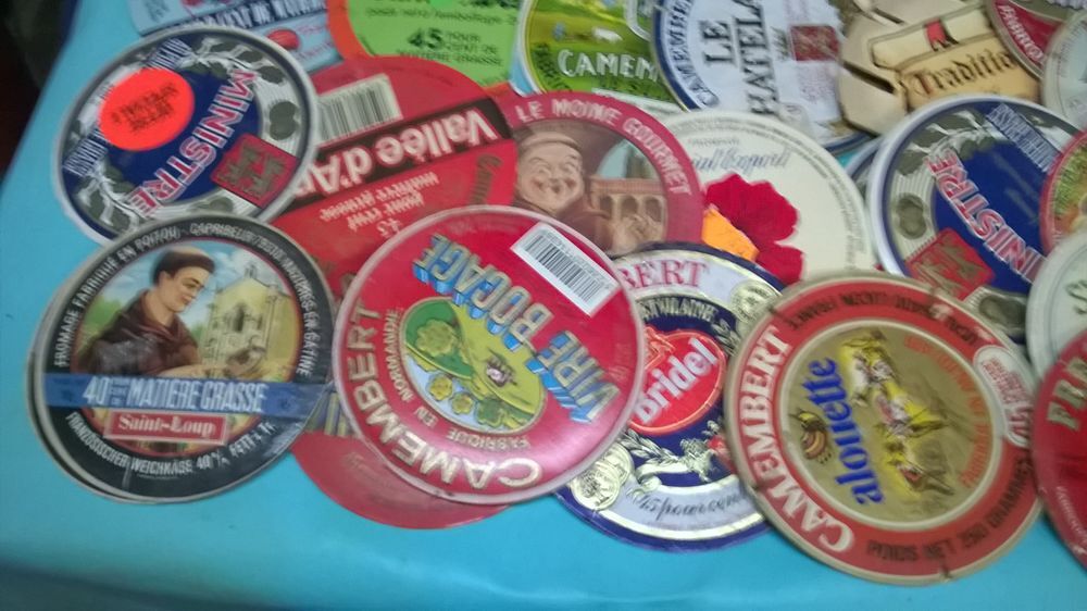 Collection de 150 &eacute;tiquettes de boite de camembert 