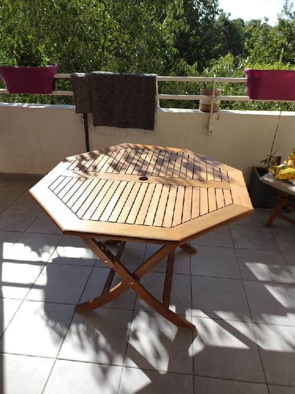 TABLE SALON DE JARDIN EN TECK ET 04 CHAISES Meubles