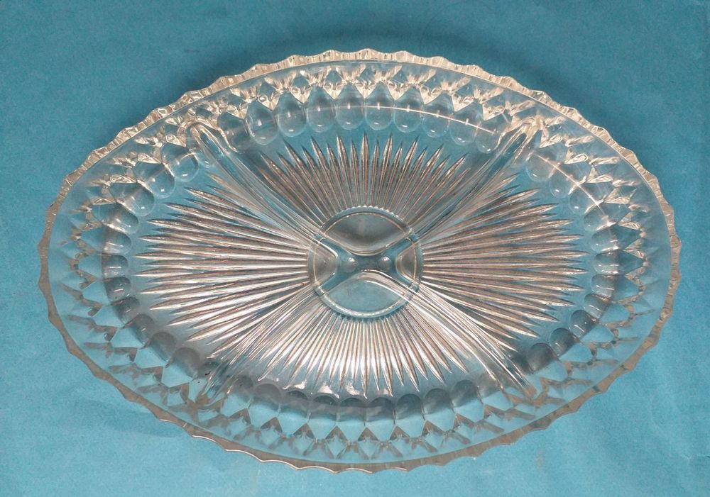 Plat ap&eacute;ritif ovale / serviteur / en verre &agrave; 4 compartiments Décoration