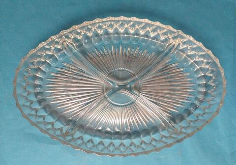 Plat apritif ovale / serviteur / en verre  4 compartiments 12 Montauban (82)