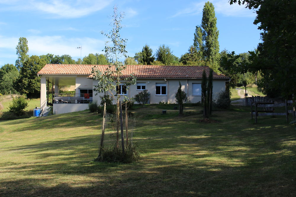 Vente Maison Maison proche Bergerac160m2 sur 12360m2 avec 2 étangs Saint-nexans