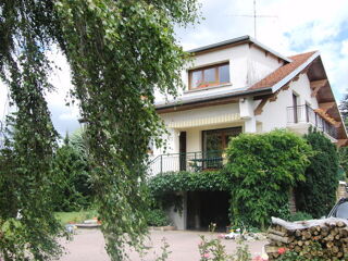  Villa  vendre 8 pices 235 m