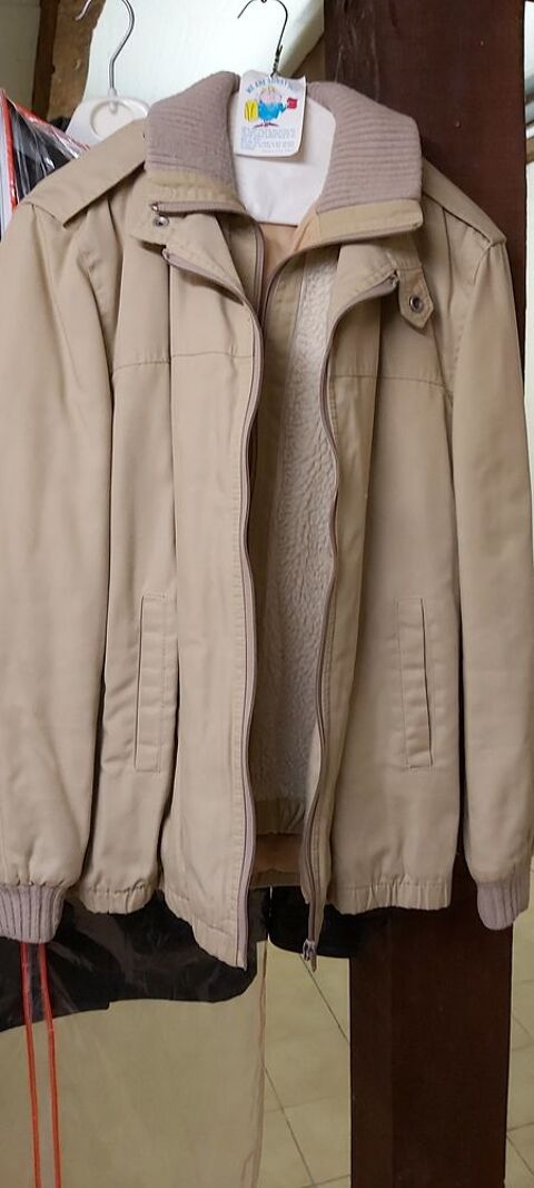 Blouson Hivernal Beige avec Fermeture �claire. 20 Penne-d'Agenais (47)