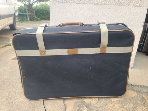 ancienne valise en toile sur roulettes 10 Genay (69)