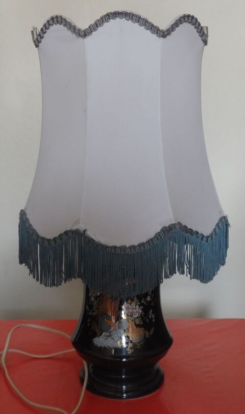 Lampe de chevet Asiatique vintage AN 60/70 en trs bon tat
50 Castries (34)