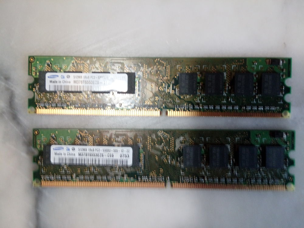M&eacute;moires RAM
2 x 512 Mo
DDR 2 Matériel informatique