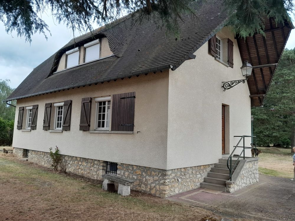 Vente Maison Maison 130 m² . 6 chambres . terrain 2 890 m² . dépendance Tosny