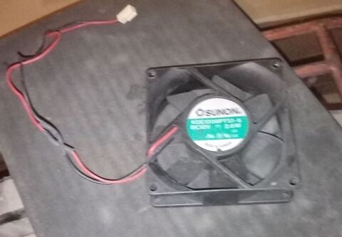 Lot cinq ventilateurs. 12v petite taille 18 Lampertheim (67)