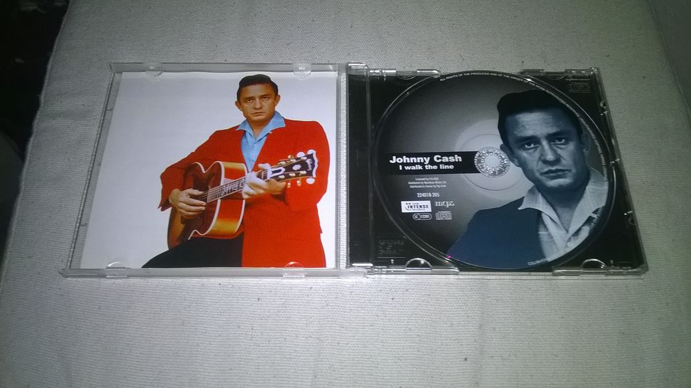 CD Johnny Cash
I walked the line
2008
Excellent etat
I w CD et vinyles