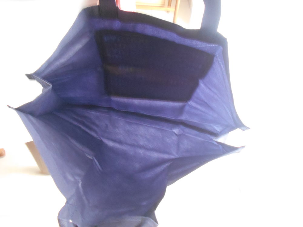 Pochette zipp&eacute;e renfermant un tote bag, sac de courses neuf Maroquinerie
