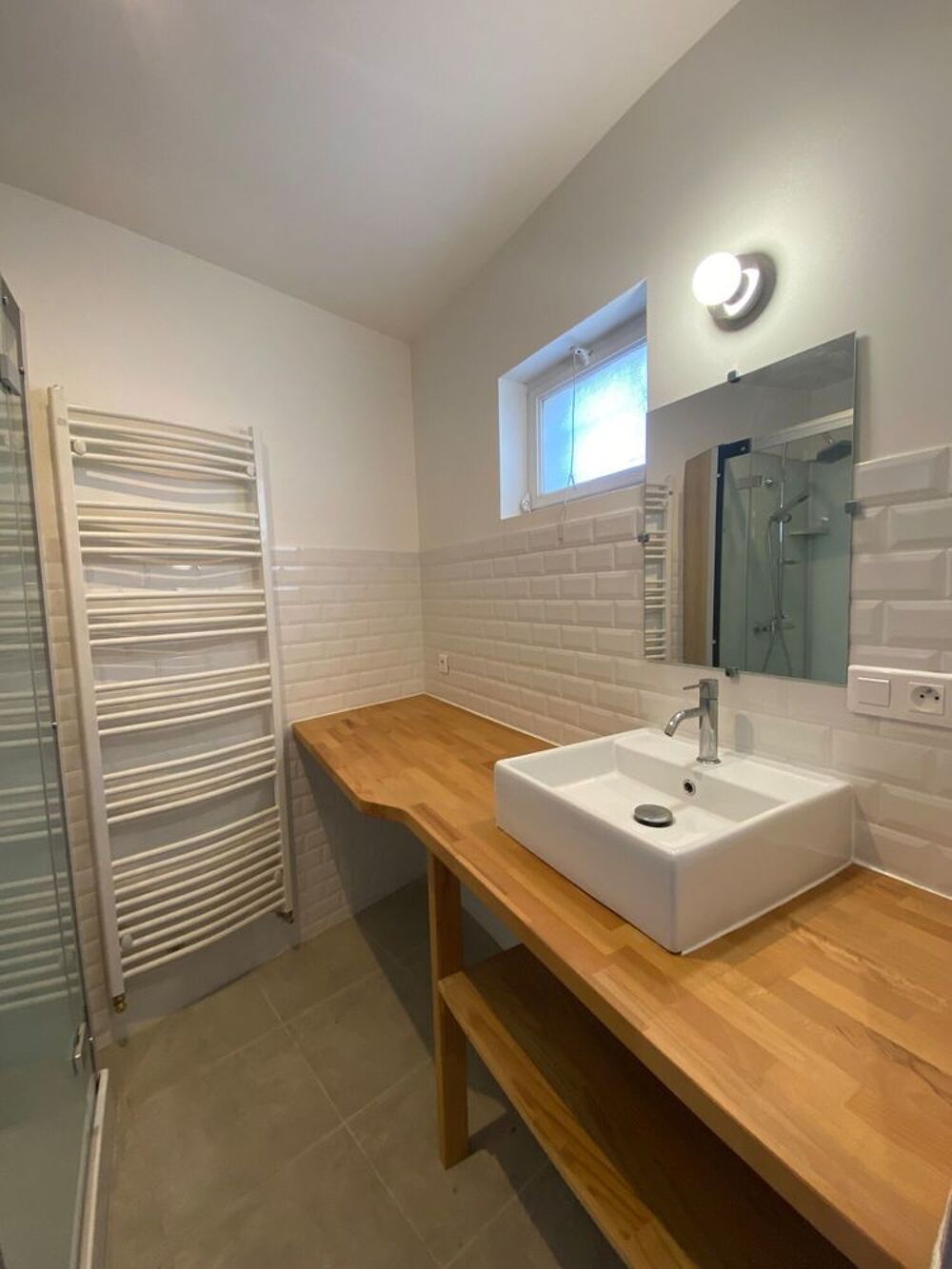 Vente Maison 1900 rénovée/louée  DPE C 3 chambres cour & jardin Le lion-d'angers