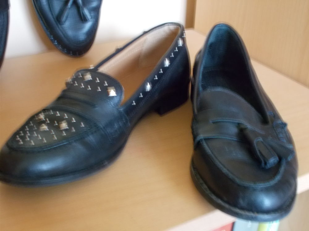 mocassins en cuir 10 euros la paire Chaussures
