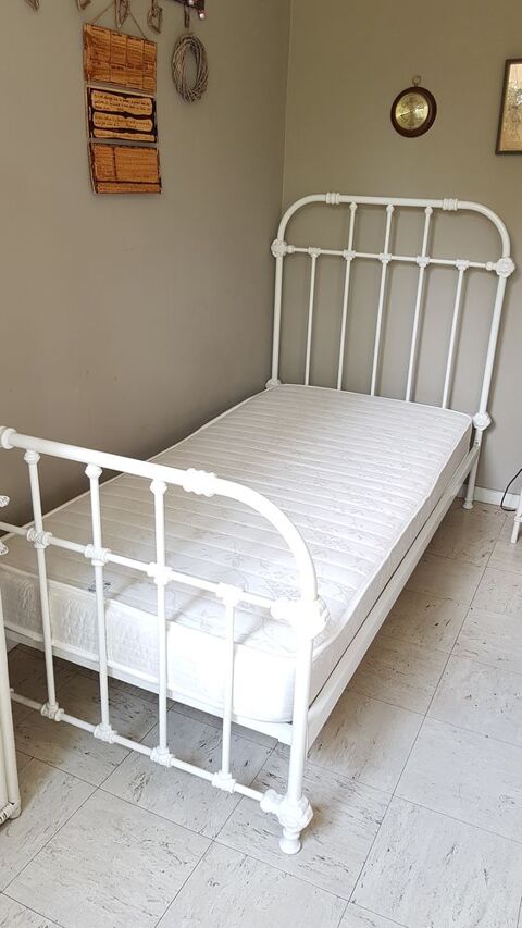 Lit shabby 90 200 mtal blanc + matelas orthopdique TBE 180 Toulouse (31)