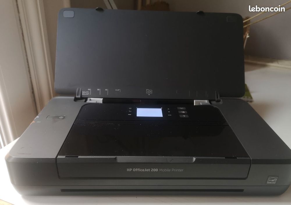 OFFERT 3ramettesA4
Imprimante HP Office Jet 200 mobile print Matériel informatique