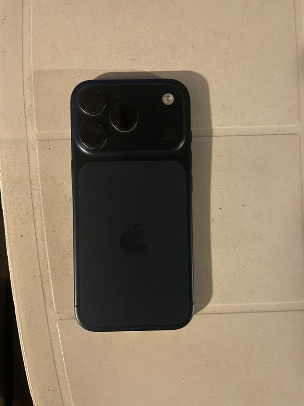 iPhone 17 pro bleu intense Téléphones et tablettes