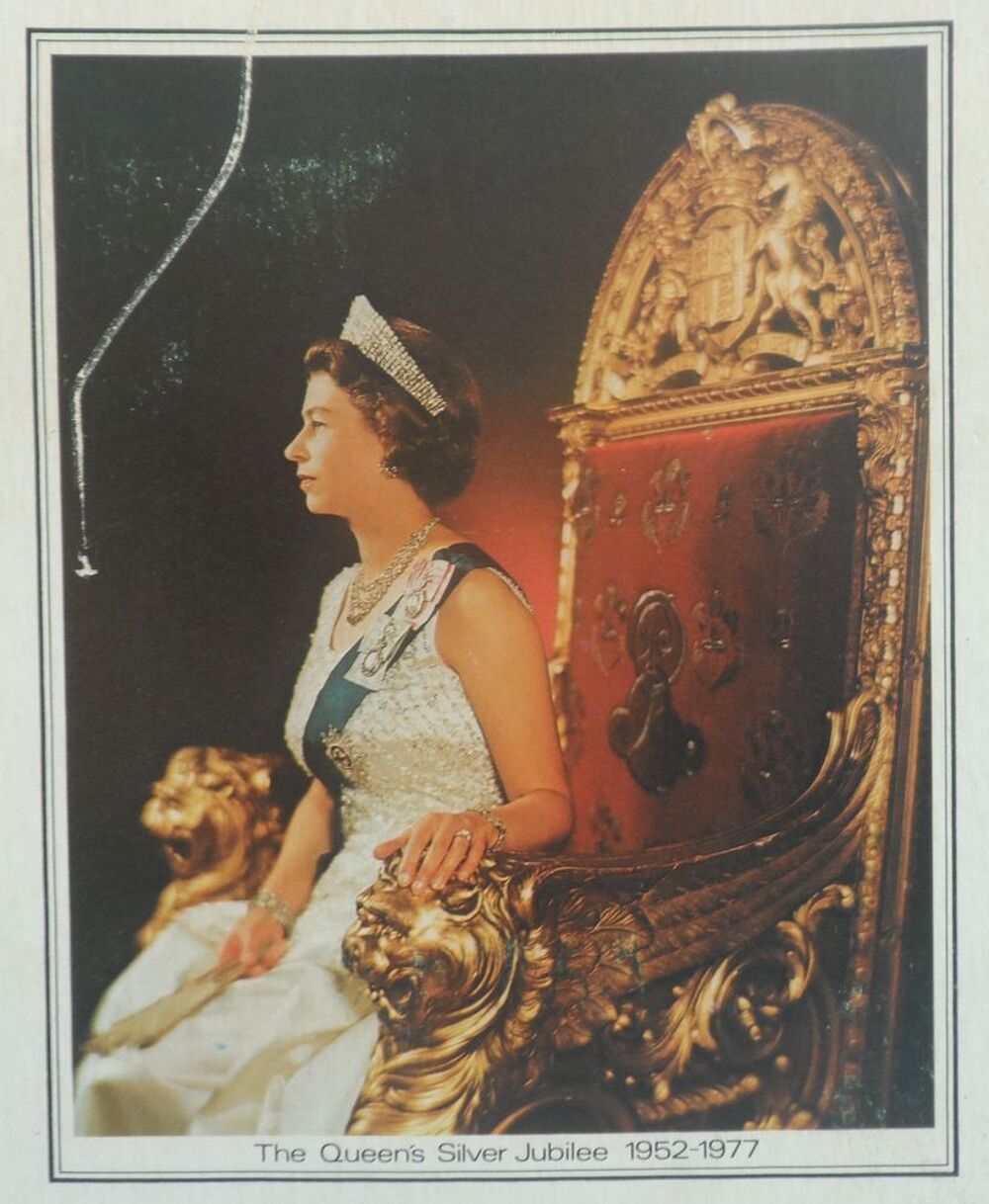 PUZZLE 300 P. BOIS ED. FOR SILVER JUB. QUEEN ELISABETH II 