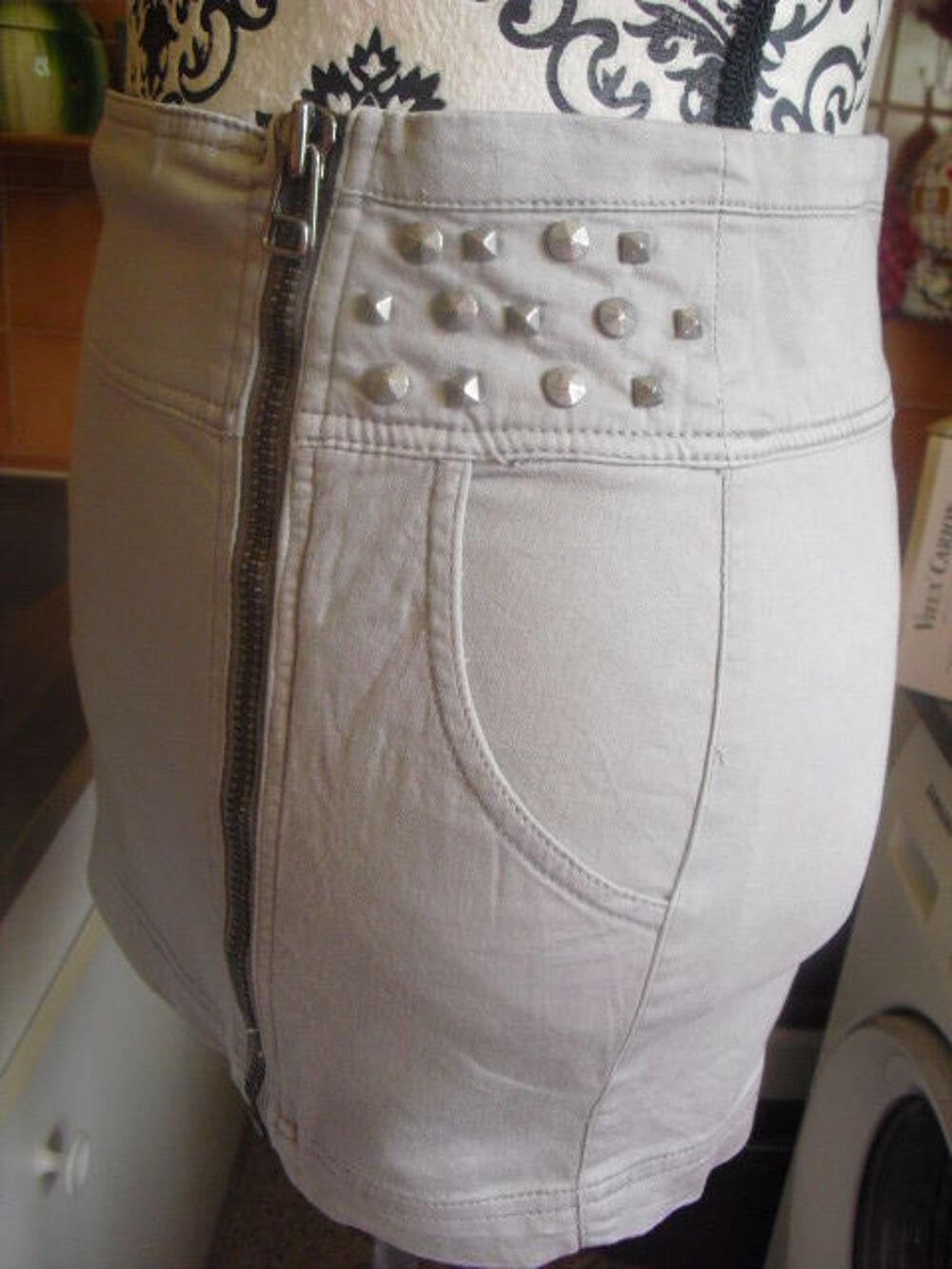 JUPE courte ZARA TRF gris claire NEUVE TAILLE 34 Vêtements