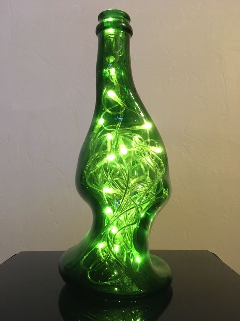 Lampe bouteille verte avec guirlande
Décoration