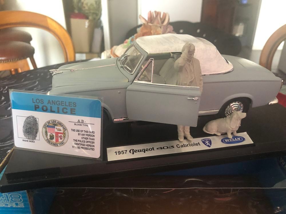 Jolie Peugeot 403 cabriolet marque Welly Columbo 