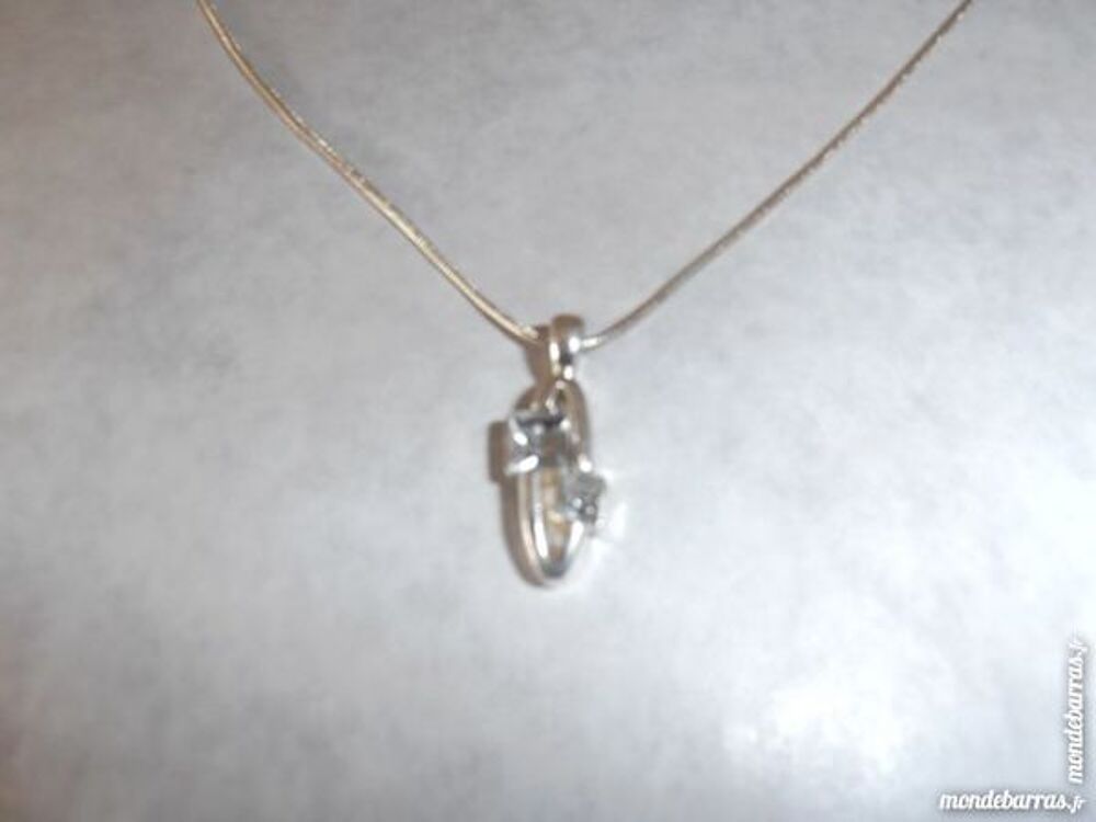 Chaine + pendentif oblongue (28b) Bijoux et montres