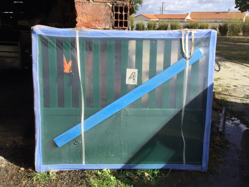 Tr&egrave;s beau portail alu ral 6005 Jardin