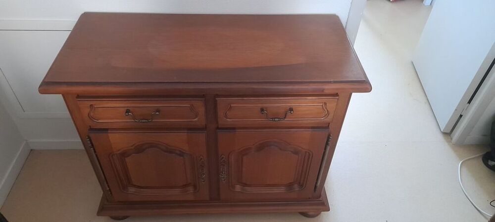 Buffet en bois &agrave; deux portes Meubles