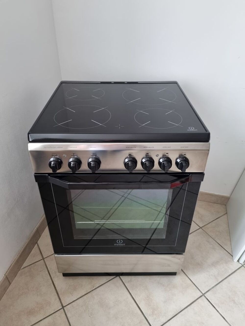 Cuisini&egrave;re vitroc&eacute;ramique Electroménager