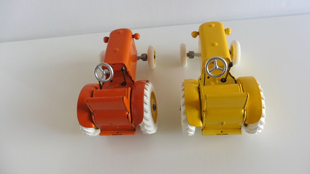 2 Tracteurs en t&ocirc;le KOVAP 1/25 